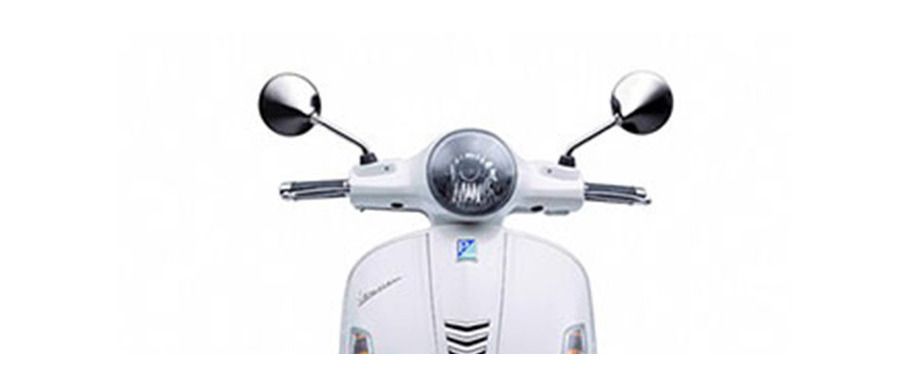 Vespa GTS Super 150 Head Light View