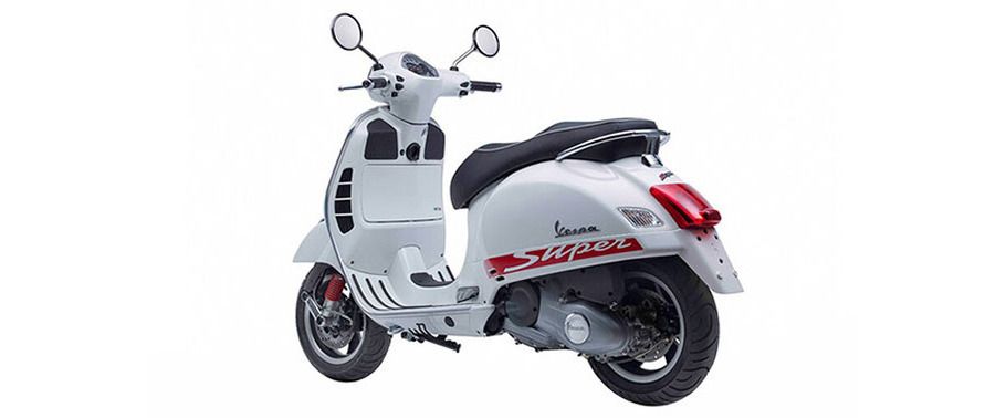 Vespa GTS Super 150 Back Side View