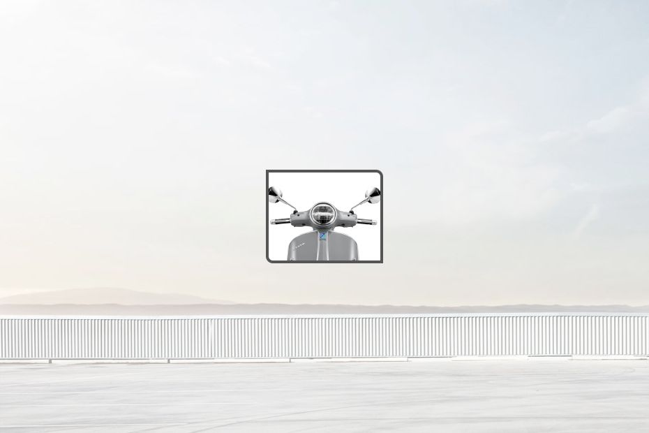 Vespa GTS Super 300 Head Light View Vespa GTS Super 300 Head Light View