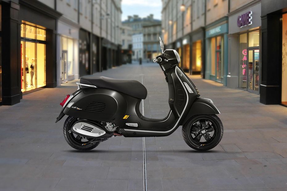 Vespa GTS Right Side Viewfull Image
