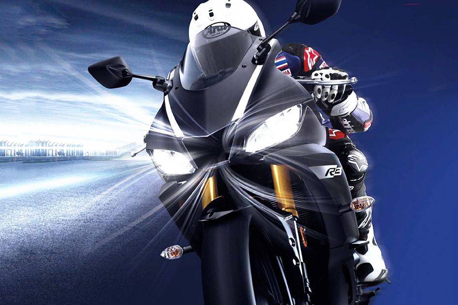 Yamaha YZF-R3 Head Light View Yamaha YZF-R3 Head Light View