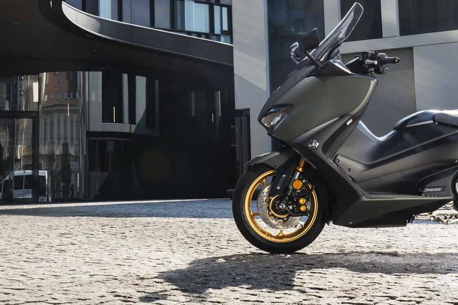 Yamaha TMAX Techmax Front Tyre Yamaha TMAX Techmax Front Tyre
