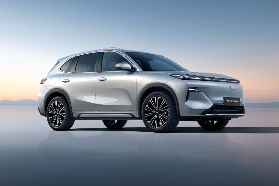 EX5 EM-i Front deep low Angle View EX5 EM-i Front deep low Angle View