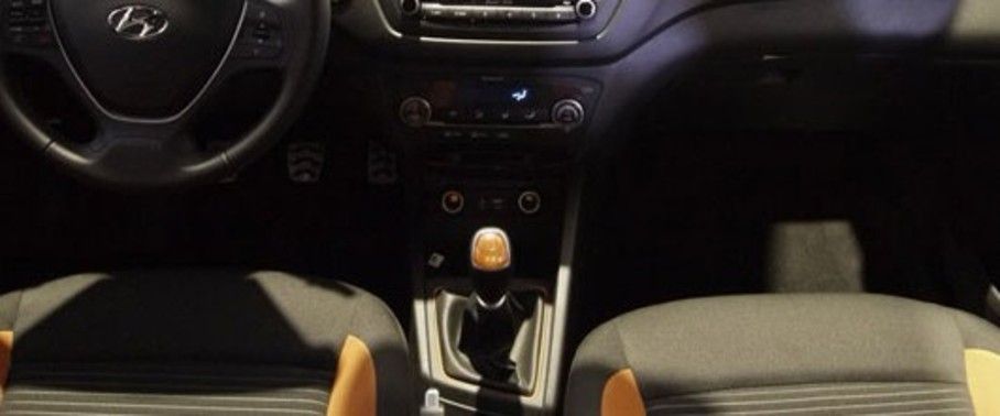 Hyundai i20 Cross Sport Gear Shifter