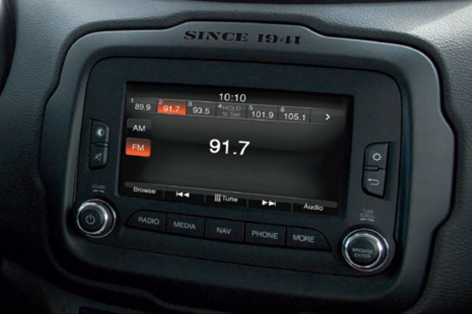 Jeep Renegade Stereo View