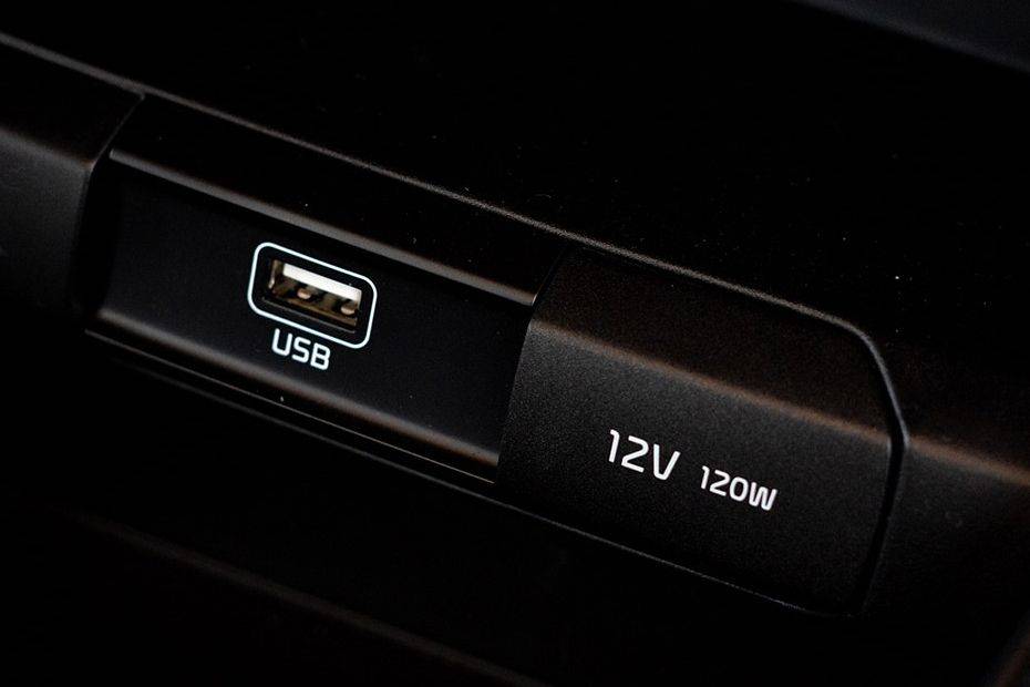 Power Accessories Outlet View of Kia Stonic Power Accessories Outlet View of Kia Stonic