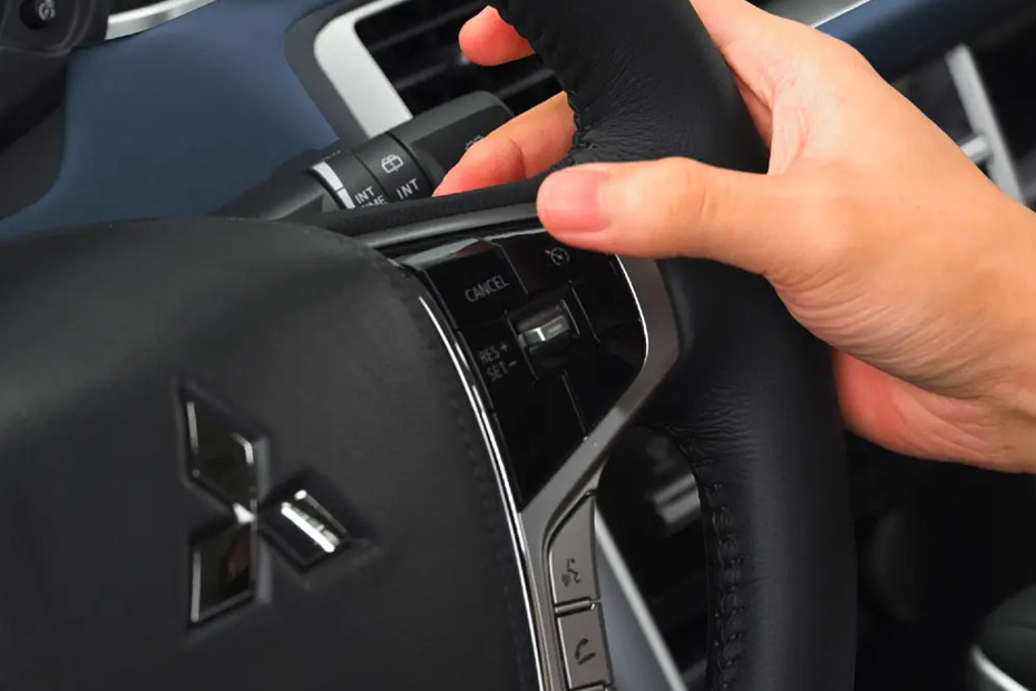 Mitsubishi Xpander Cross Multi Function Steering