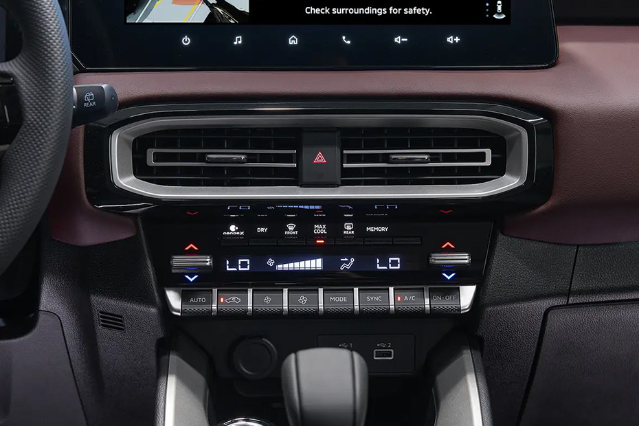 Front AC Controls of Mitsubishi Destinator