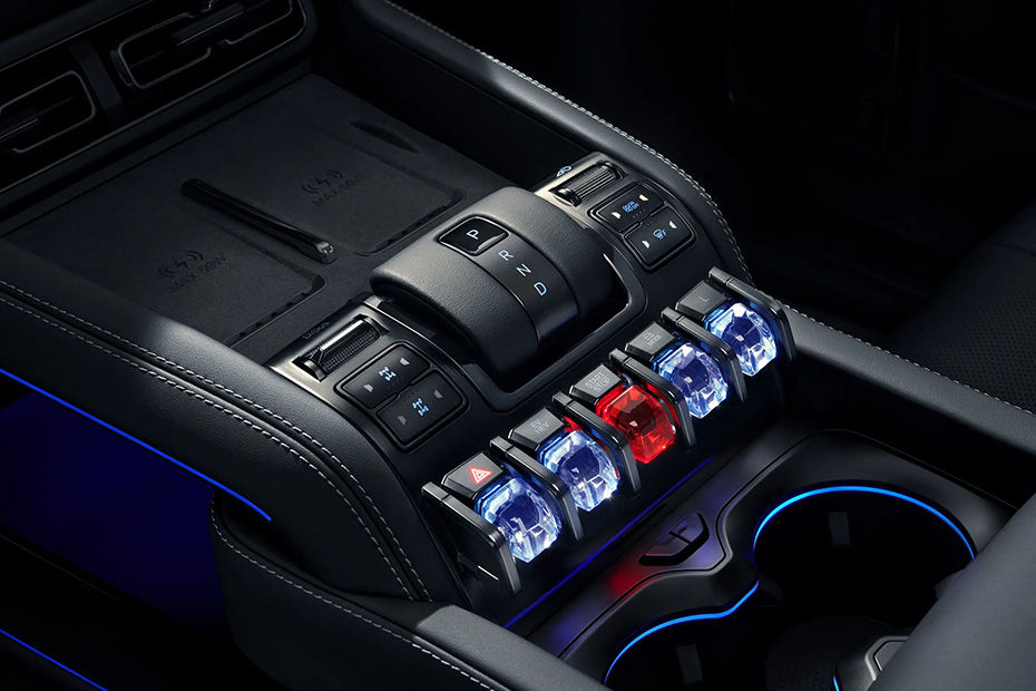 Center Controls of Denza B5