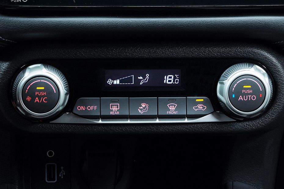 Front AC Controls of Nissan Almera Front AC Controls of Nissan Almera