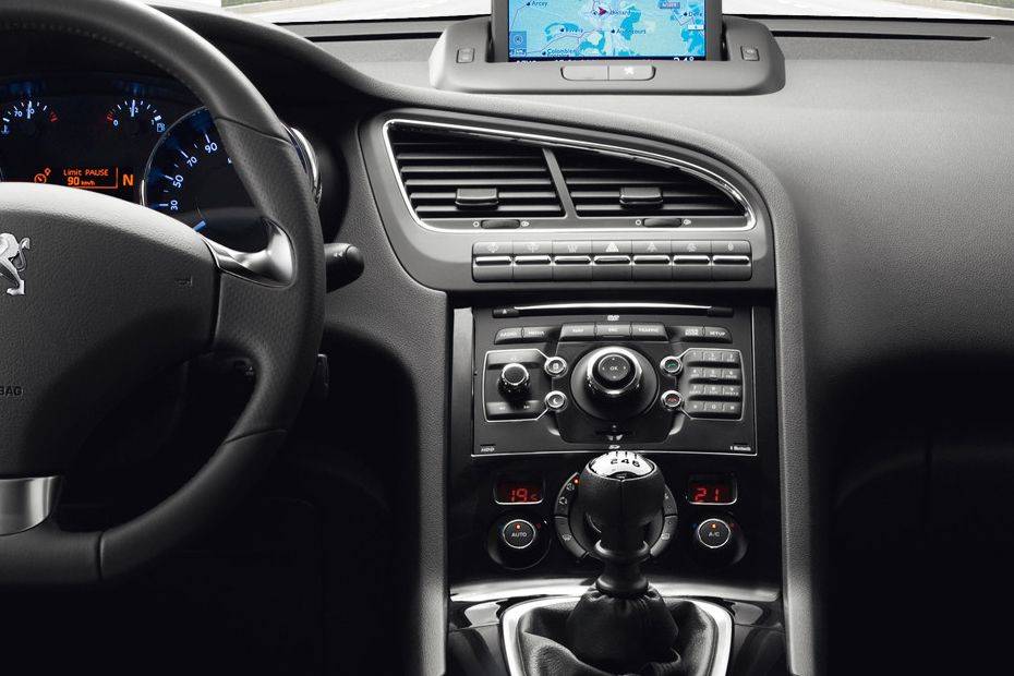 Peugeot 5008 (2016-2020) Interior & Infotainment