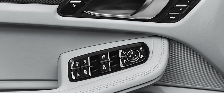 Porsche Macan S Diesel 245 hp Drivers Side In Side Door Controls