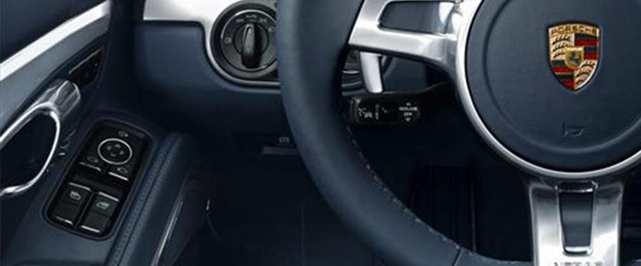 Porsche 911 Turbo S cabriolet Drivers Side In Side Door Controls