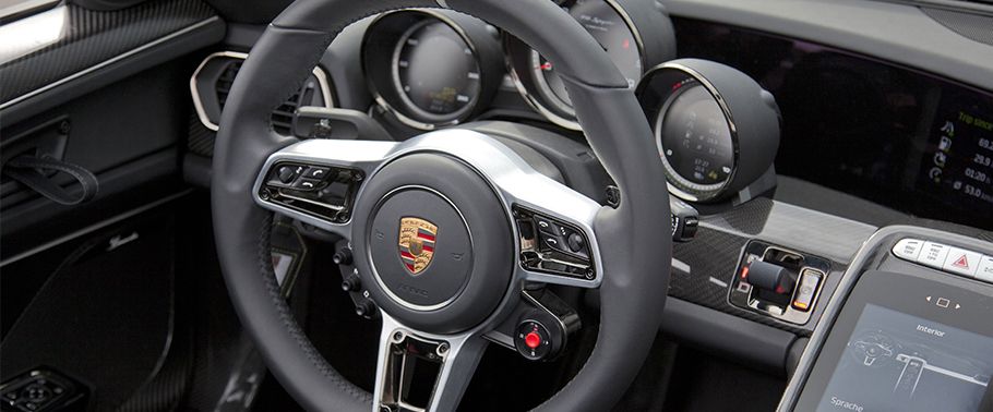Porsche 918 Spyder Weissach Package Steering Wheel