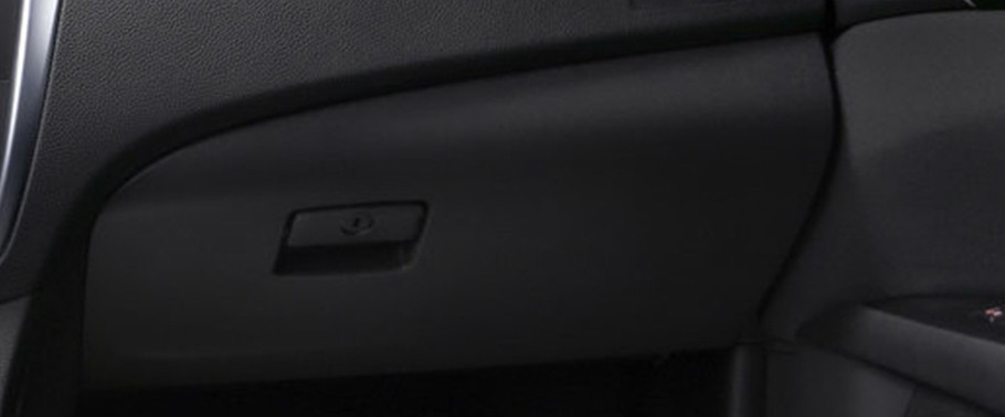 Suzuki Kizashi Glove Box