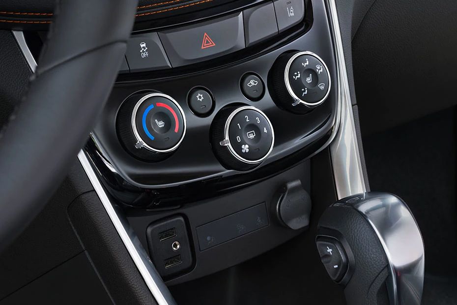 Front AC Controls of Chevrolet Trax 2022