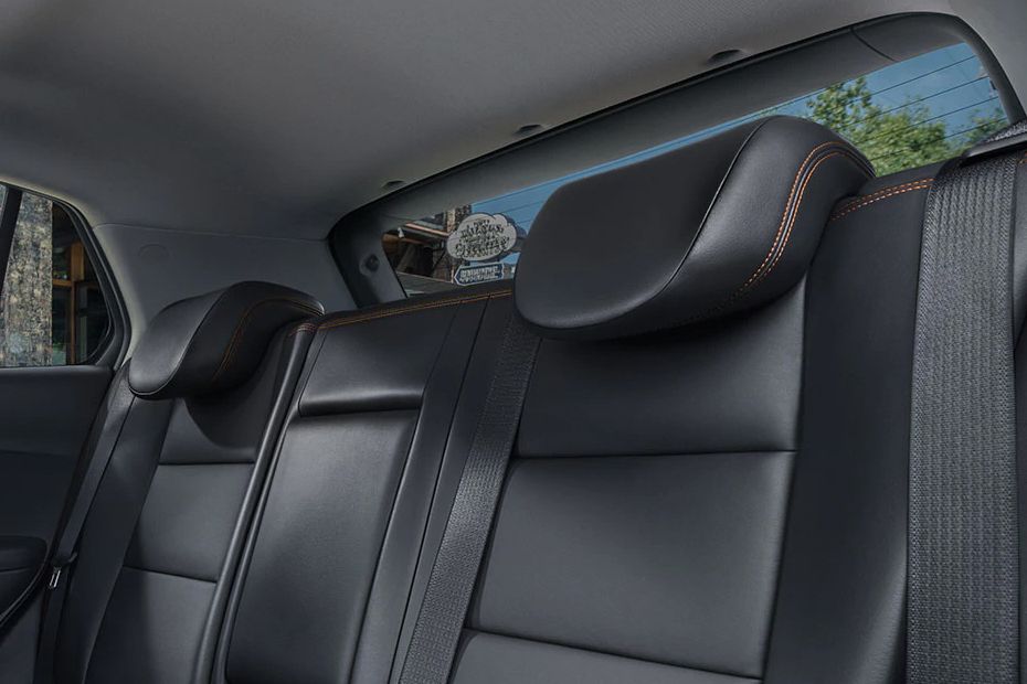 Trax 2022 Front Seat Headrest