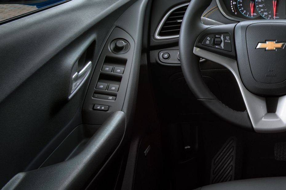 Chevrolet Trax (2016-2020) Drivers Side In Side Door Controls