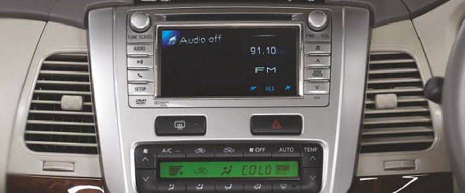 Toyota Innova (2015-2017) Stereo View