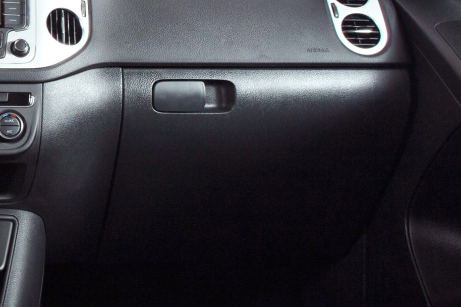 Volkswagen Tiguan Glove Box