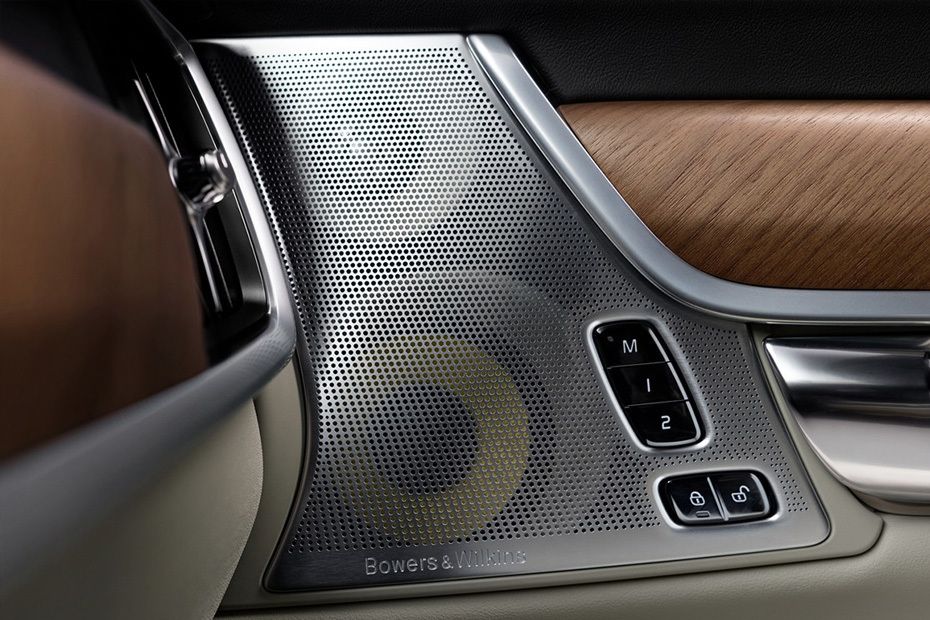 Speakers View of Volvo V90