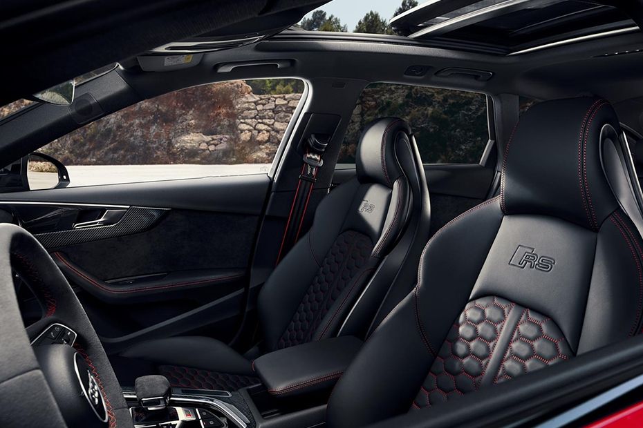 Audi RS 4 Avant Front Seats