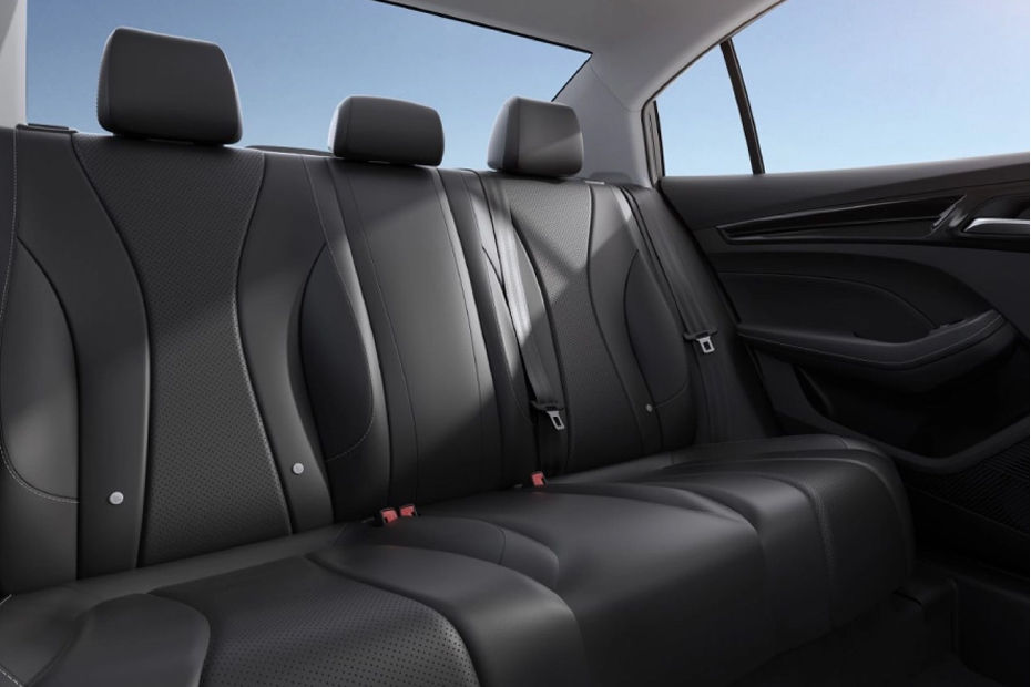 MG 5 Prestige Rear Seats