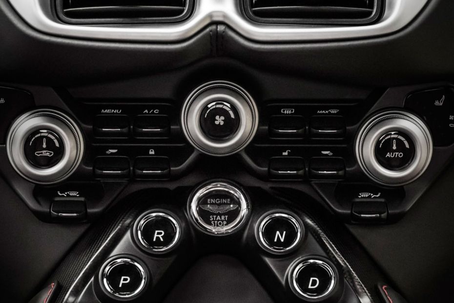 Aston Martin Vantage Stereo View