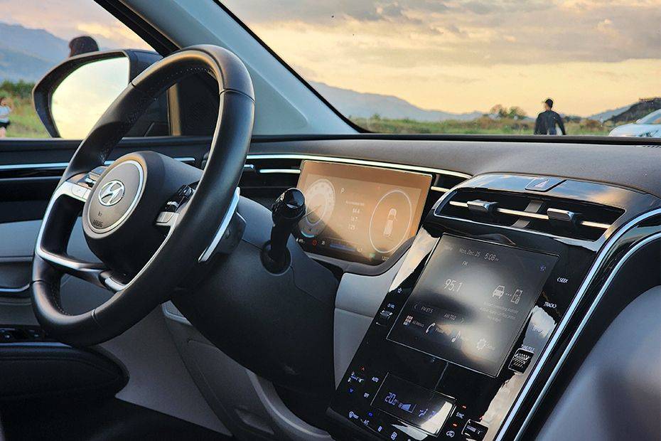 Hyundai Tucson dashboard view Hyundai Tucson dashboard view