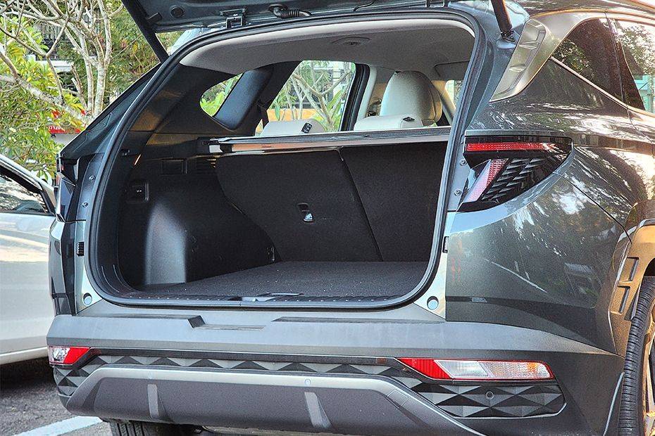 Hyundai Tucson trunk open Hyundai Tucson trunk open