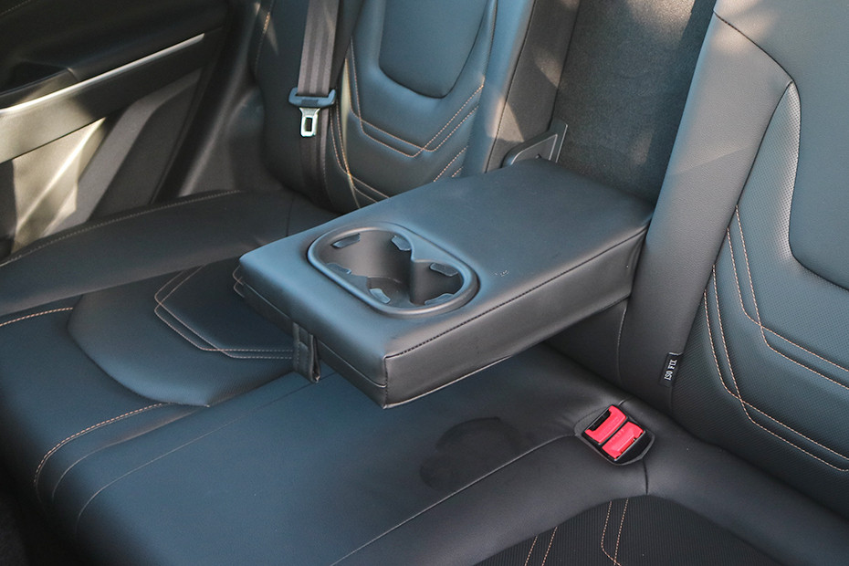 JAC JS4 Armrest Rear JAC JS4 armrest rear