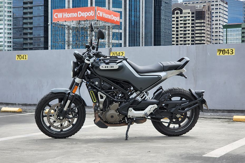 Husqvarna Svartpilen 401 Slant Back Side View Right Husqvarna Svartpilen 401 Slant Back Side View Right