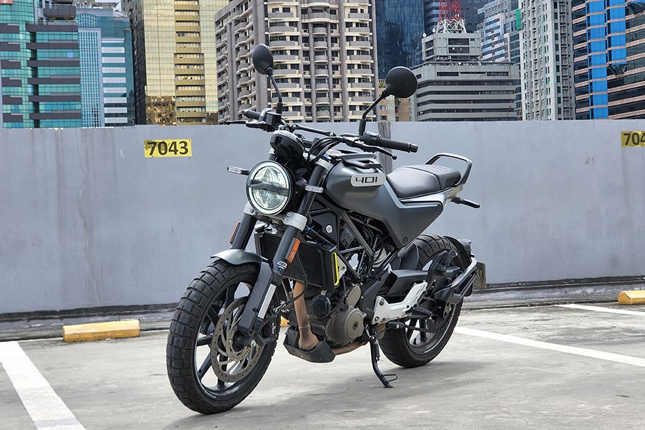 Husqvarna Svartpilen 401 Slant Front View Full Image Husqvarna Svartpilen 401 Slant Front View Full Image