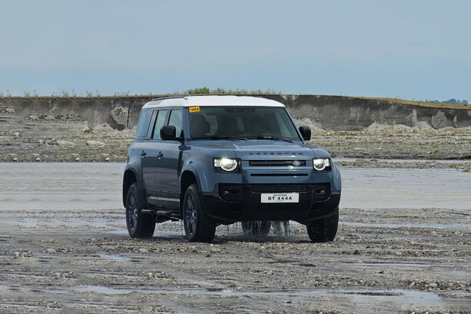 Land Rover Defender 110 front medium view Land Rover Defender 110 front medium view