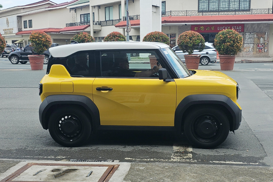 VinFast VF 3 Side View VinFast VF 3 Side View