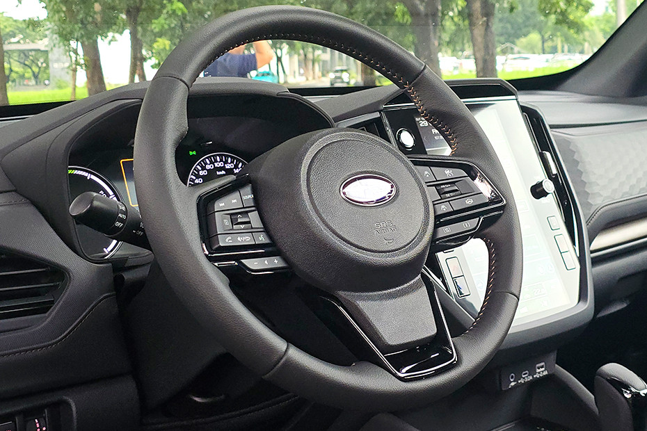 Subaru Forester e-Boxer Hybrid steering wheel