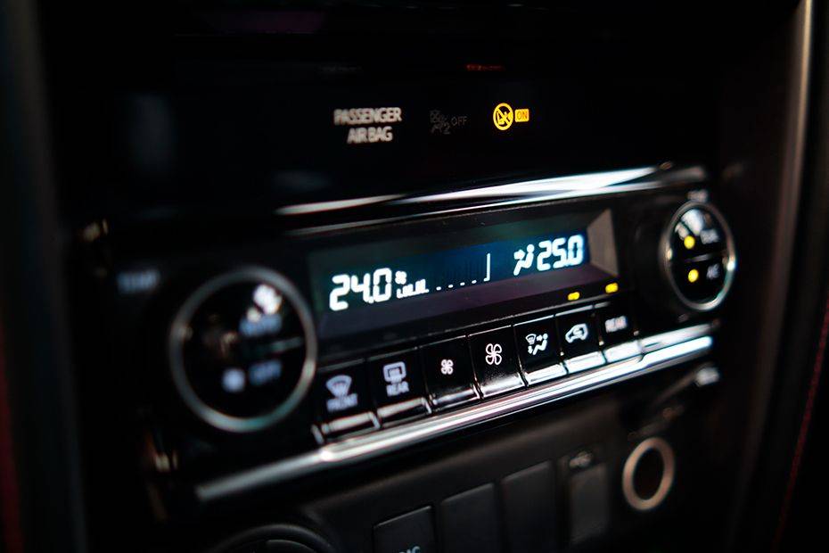 Toyota Fortuner front ac controls Toyota Fortuner front ac controls