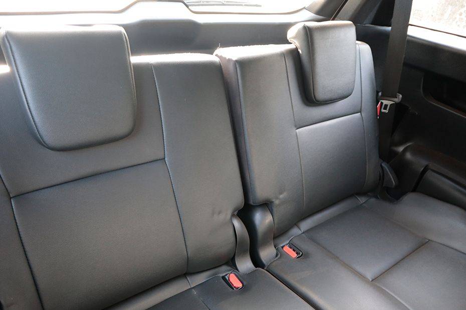 Toyota Fortuner rear seat head rest Toyota Fortuner rear seat head rest