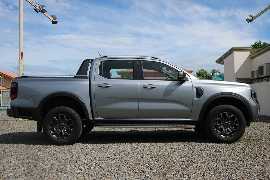 Ford Ranger side view Ford Ranger side view