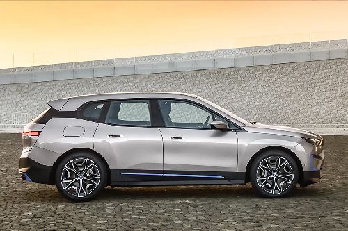 iX Medium Angle Front View