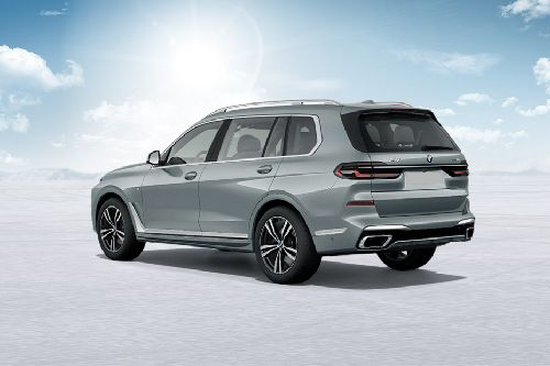 Rear Cross Side View of BMW X7