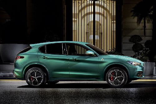 Stelvio Quadrifoglio Medium Angle Front View