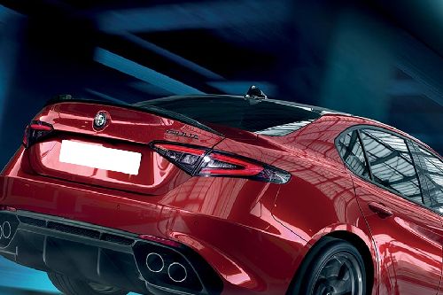 Giulia Quadrifoglio Tail light