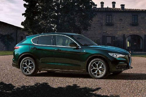 Front Cross Side View Alfa Romeo Stelvio Front Cross Side View
