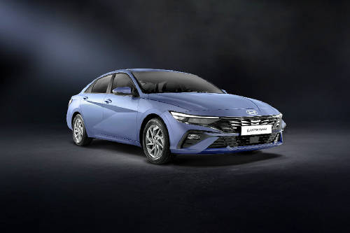 Hyundai Elantra Front angle low view