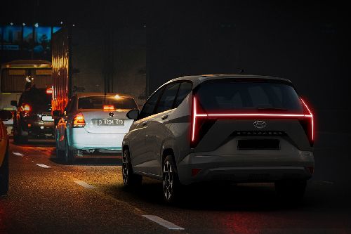Rear Medium View of Hyundai Stargazer