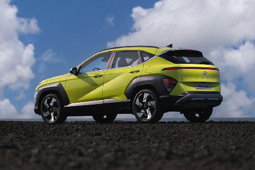Rear Cross Side View of Hyundai Kona