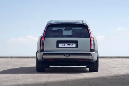 Full Rear View of Hyundai Ioniq 9