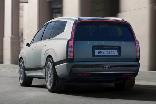 Rear Cross Side View of Hyundai Ioniq 9