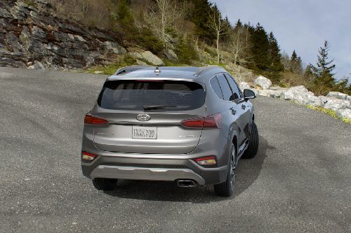 Santa Fe (2018-2021) Rear angle view